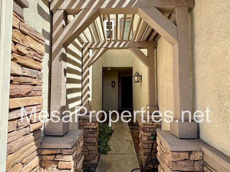 Rancho Cucamonga Townhome: 7161 East Avenue