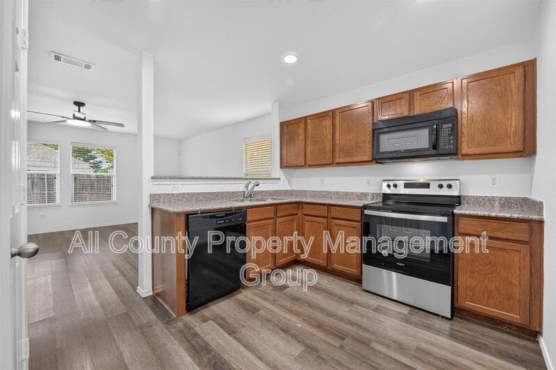 Fort Worth House: 320 Chalkstone Drive