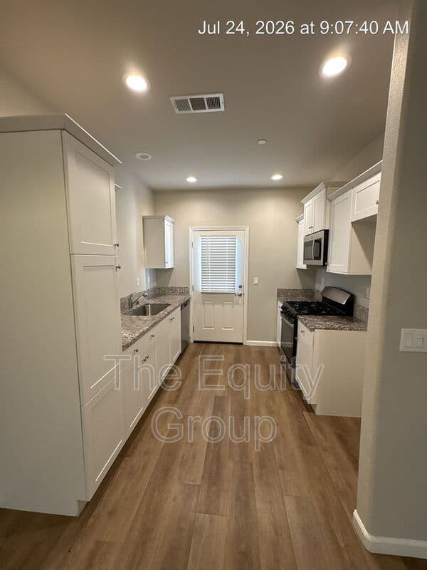 Visalia Condo: 505 S Summit Street