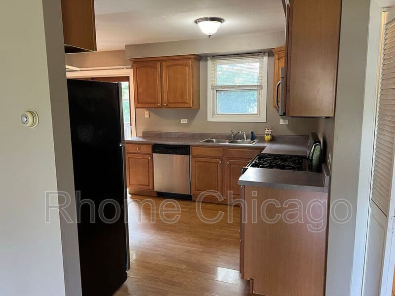 Carol Stream House: 564 Chippewa Trail