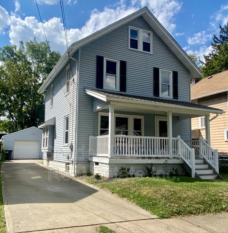 Akron House: 1062 Pitkin Avenue