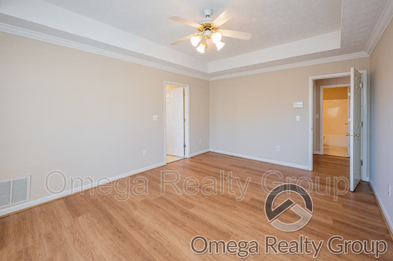 Montgomery House: 924 Eastern Oaks Dr