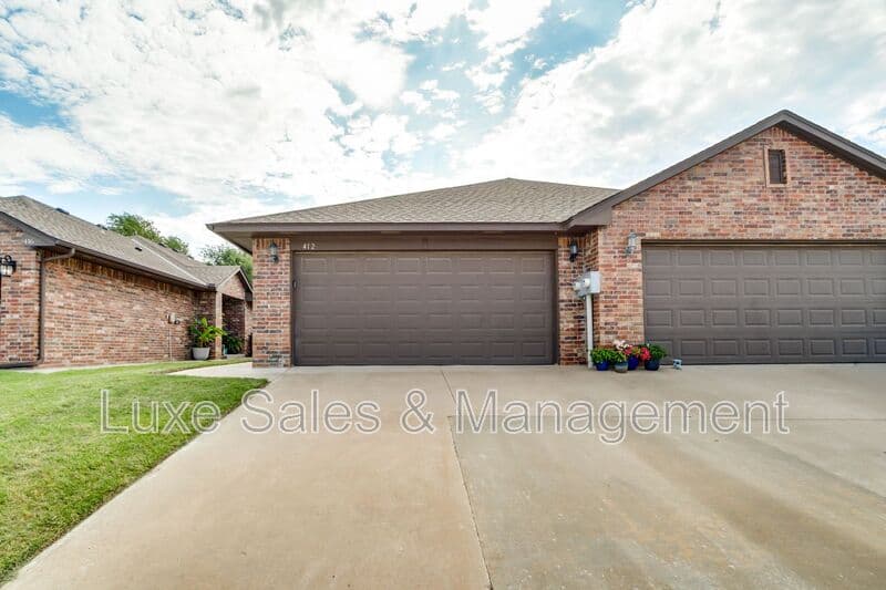 Edmond House: 437 Chalk Hill Ct