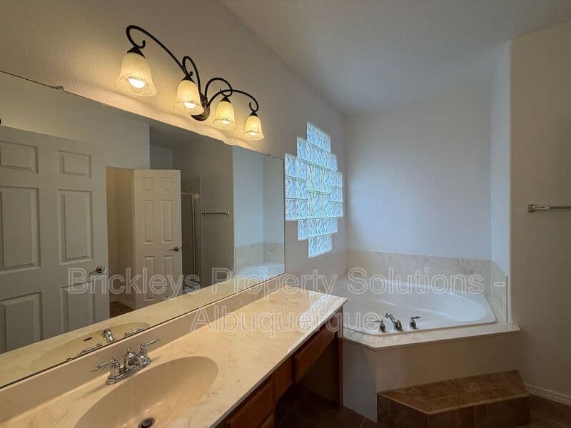 Rio Rancho House: 65 Willow Trace Court SE