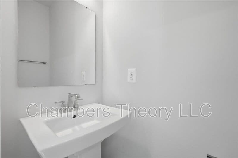 Chantilly House: 4322 Ellipse Terrace