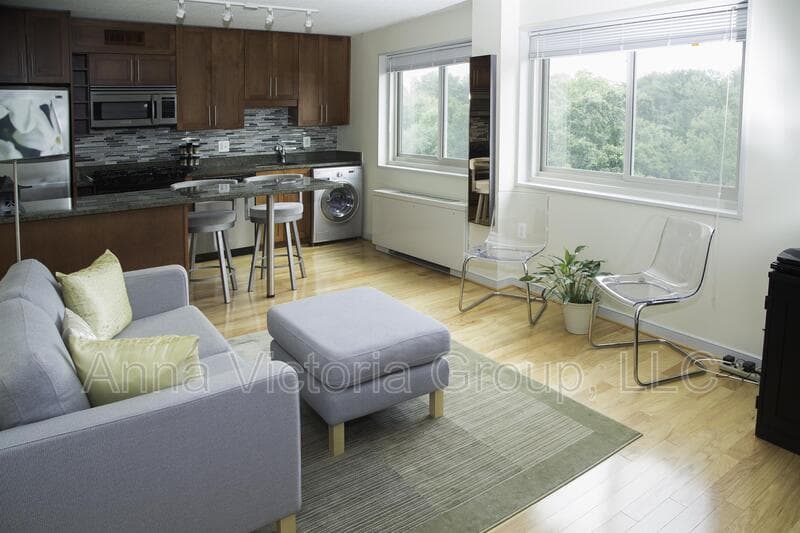 Takoma Park Condo: 7333 New Hampshire Avenue