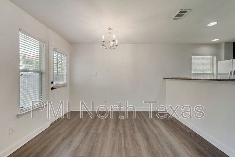 Fort Worth House: 8809 Valley River Drive
