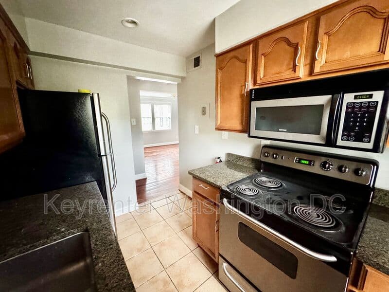 Washington Condo: 3805 W St, SE