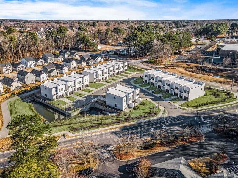 Clayton Townhome: 18 S Laird Ave