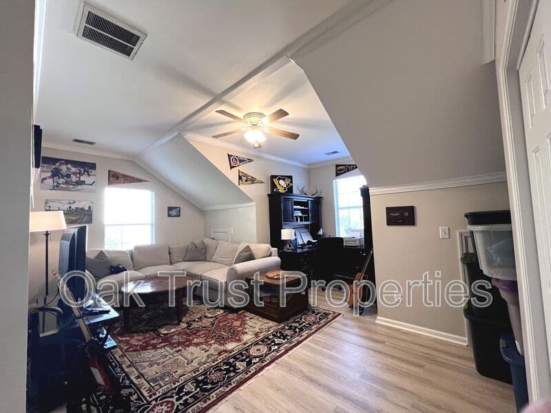 North Charleston House: 8675 Spring Chapel Ln