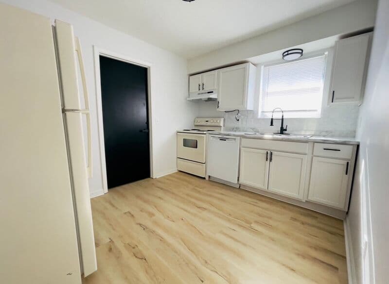 Excelsior Springs House: 1406 Magnolia W