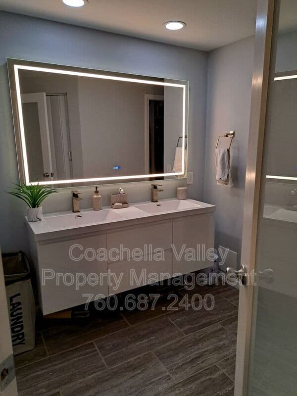 Palm Springs Condo: 5300 E Waverly Dr