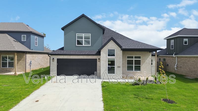 Centerton House: 970 Trestle Ln