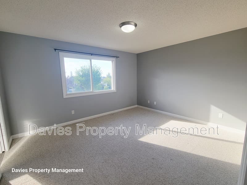 Edmonton House: 1020 118A Street SW