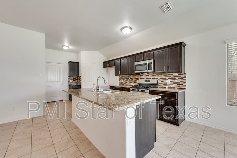 Fort Worth House: 6324 Spokane Drive