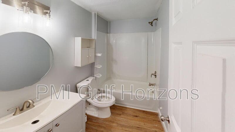 Pensacola House: 635 Colbert Avenue