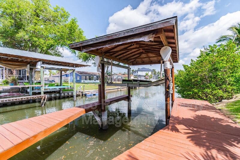 Apollo Beach House: 539 Treviso Dr