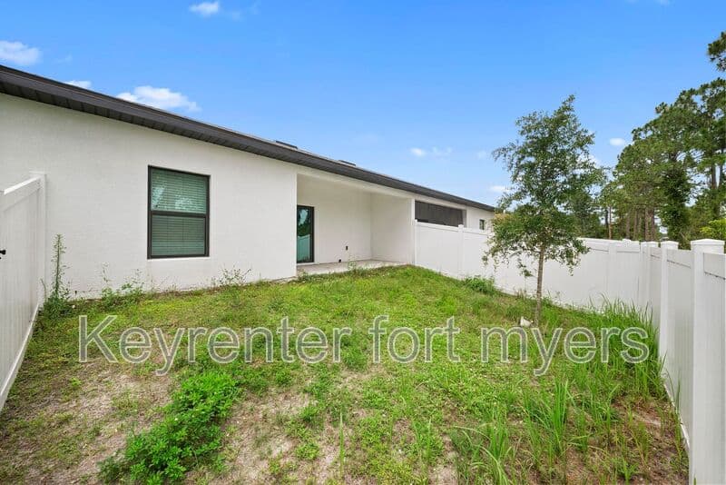 Lehigh Acres House: 4716 29th St SW