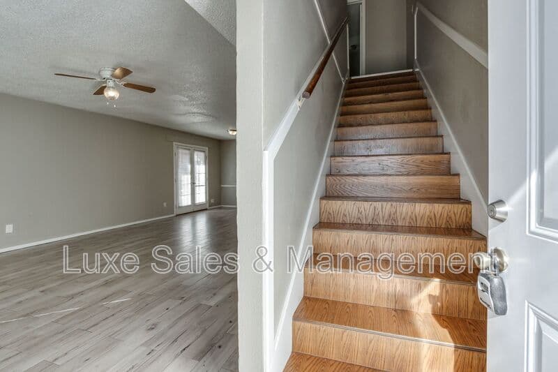 Oklahoma City House: 6048 NW Expressway