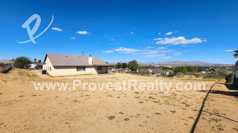 Hesperia House: 17907 Birch St