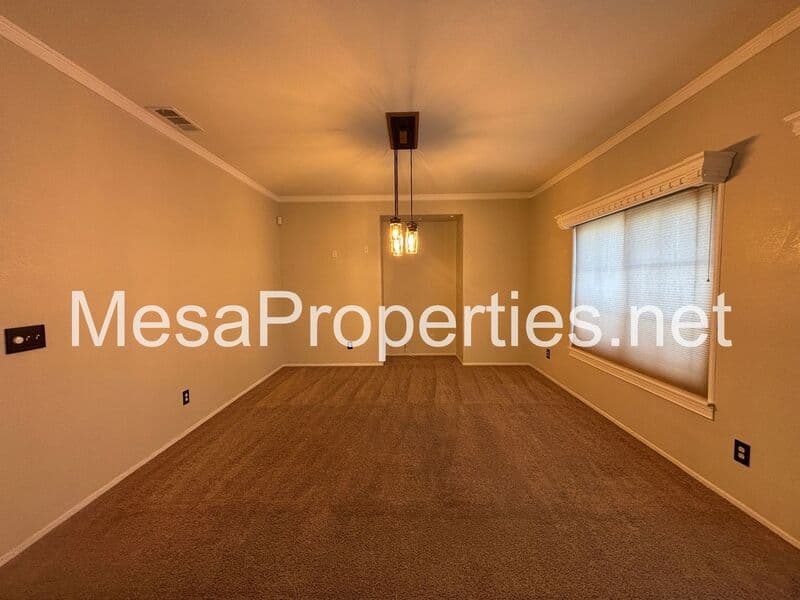 Victorville House: 12604 Sunglow Lane