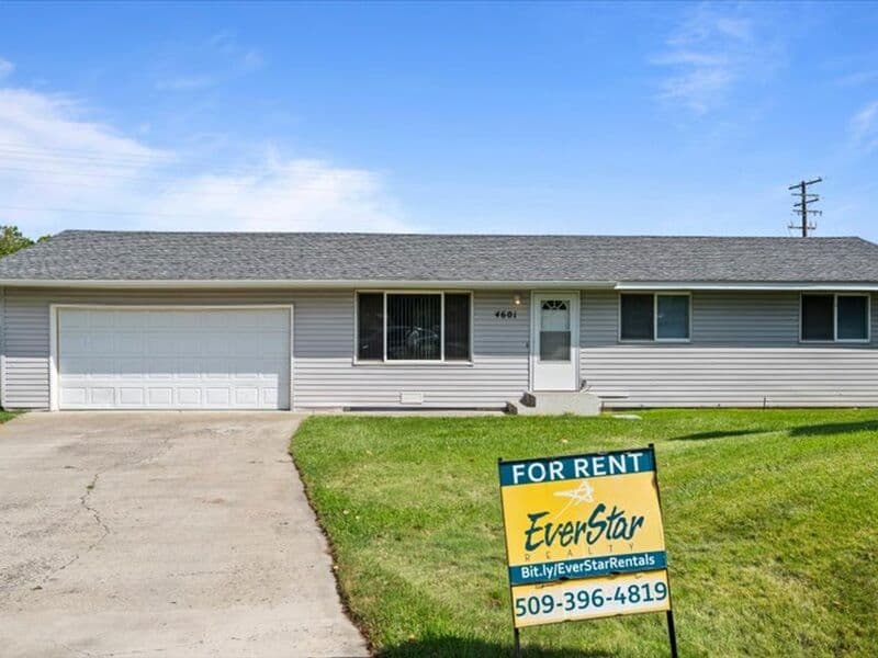 W. Richland House: 4601 Mallard Court