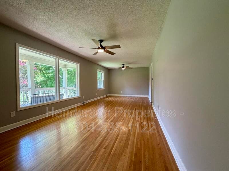 Charlotte House: 6801 Woodland Cr