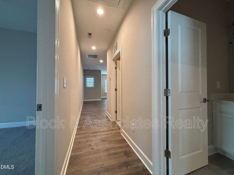 Wake Forest House: 2020 Edens Ridge