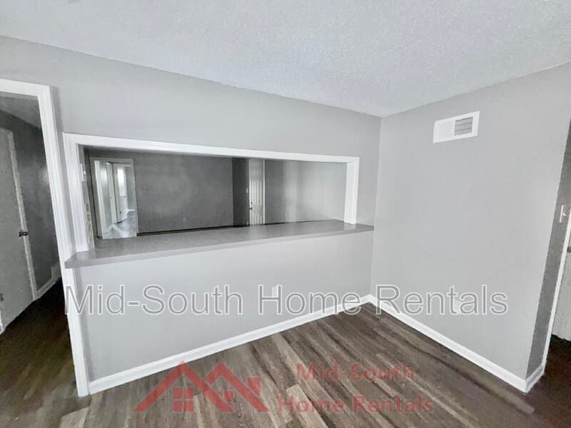 Memphis House: 1733 Gowan Dr