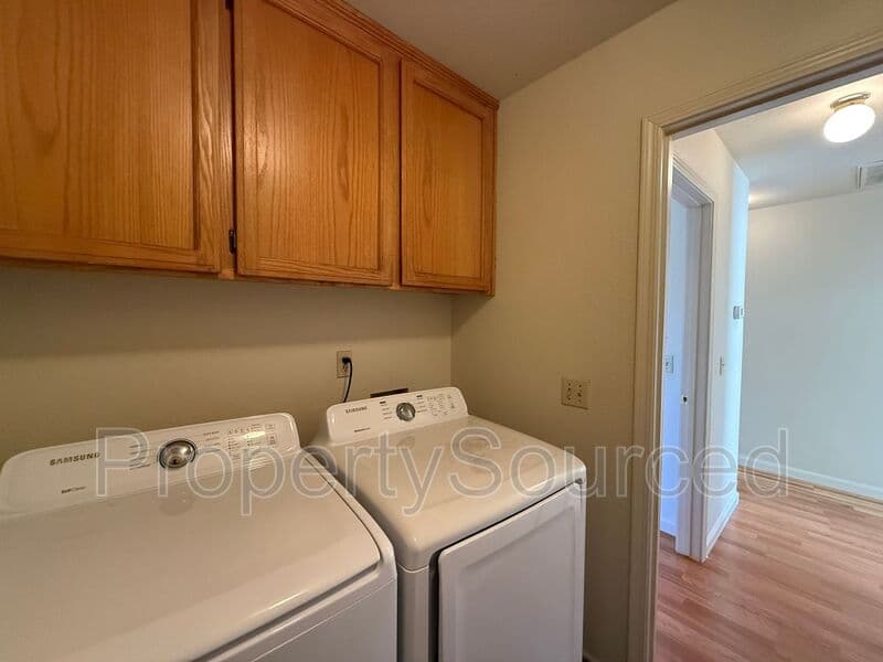 Lathrop House: 15050 Hollyhock Ct
