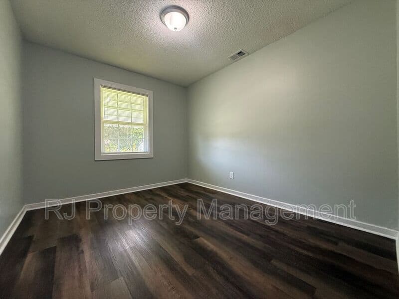 Memphis House: 332 Flynn Rd