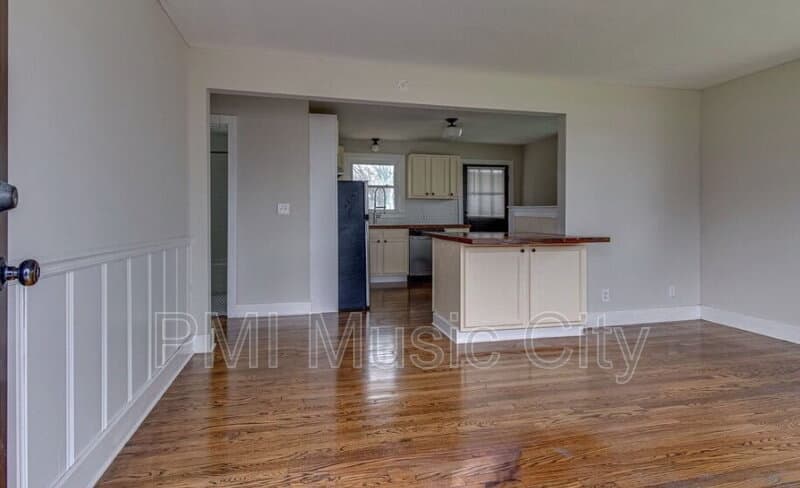 Nashville House: 1117 Glenview Dr