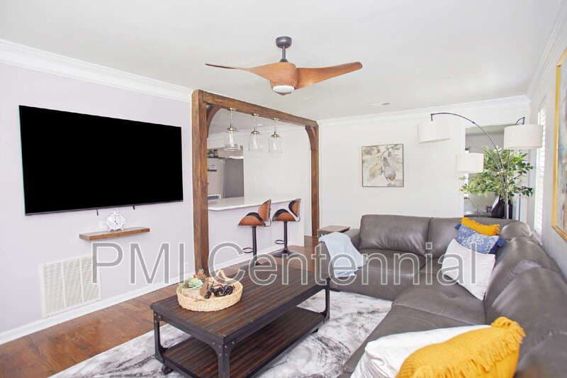 Johns Creek House: 220 Preston Oaks Dr