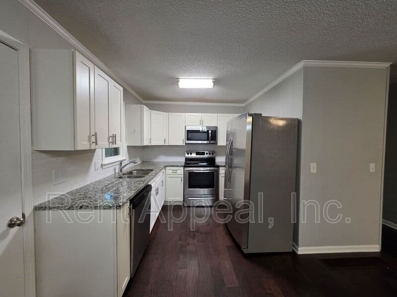Suwanee House: 3734 Smithtown Rd