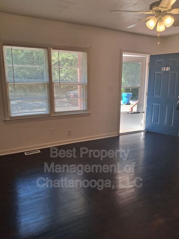 Chattanooga House: 221/223 Vreeland St