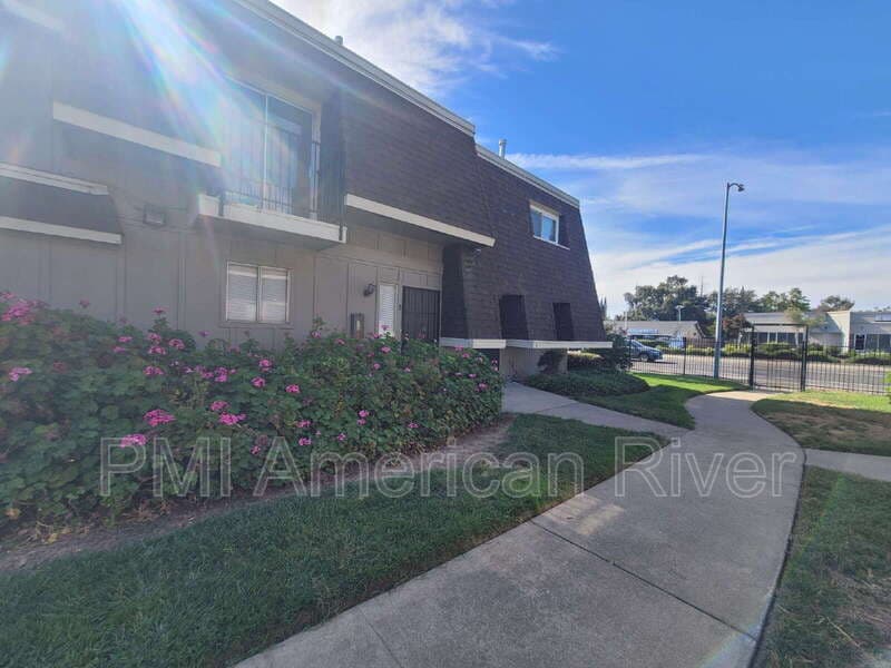 Sacramento House: 5618 Hillsdale Blvd