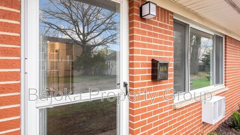 Ferndale Condo: 1615 W 9 Mile