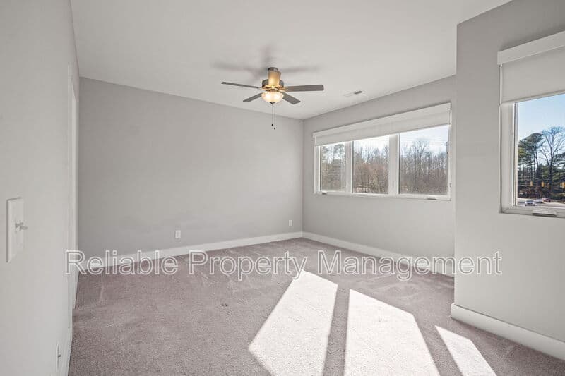 Clayton Townhome: 18 S Laird Ave