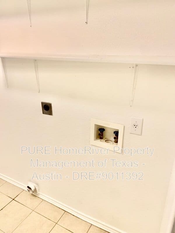 Cedar Park House: 1614 Paper Moon Dr