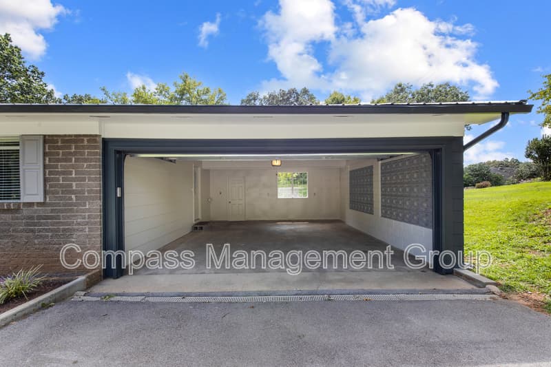 Knoxville House: 1505 Aldenwood Lane