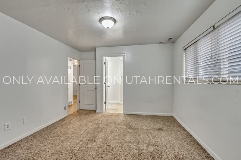 Farmington House: 398 W State St