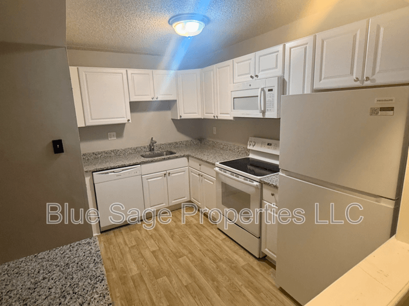 Wallingford Condo: 768 Putnam Blvd. A