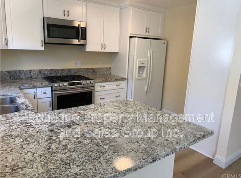 Costa Mesa Condo: 2336 Minuteman Way
