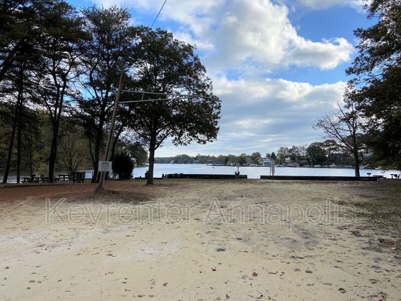 Crownsville House: 840 Valentine View