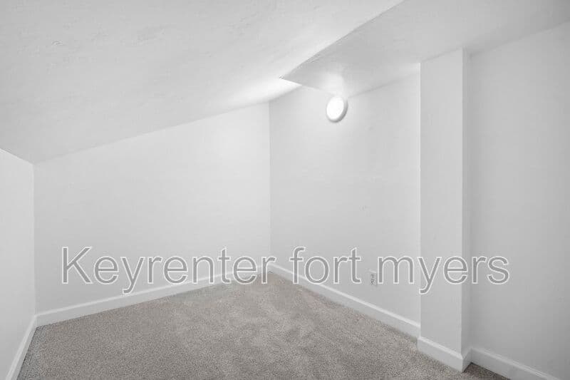 Fort Myers House: 6213 Timberwood Cir