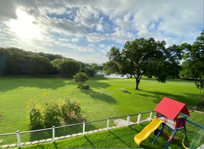 Rowlett House: 4322 Duck Pond Ln