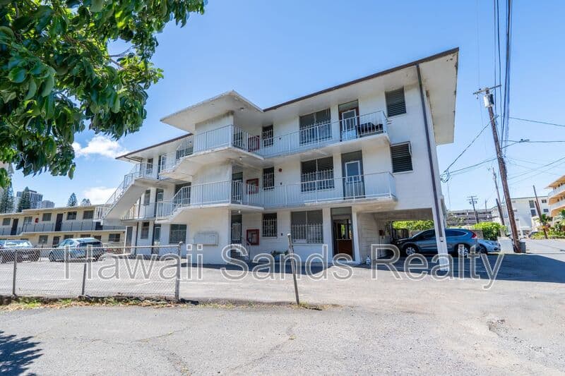 Honolulu House: 39 Hialoa St