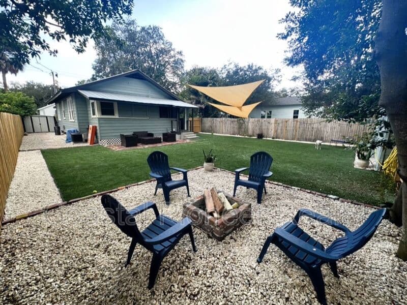 Tampa House: 115 W Plymouth St