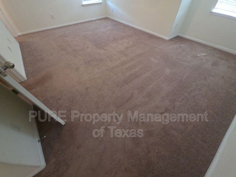 Leander House: 417 Cinnamon Teal