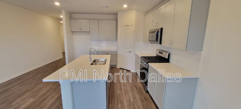 Fort Worth House: 2633 Oneida Lane